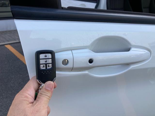 フリードハイブリッド ハイブリッド・Gホンダセンシング ホンダセンシング アダプティブクルーズコントロール Cパッケージ 6人乗り 両側パワースライドドア 純正ナビ フルセグTV バックカメラ ステアリングリモコン ビルトインETC LEDヘッドライト(13枚目)