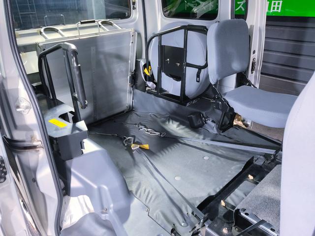 ハイゼットカーゴ スローパー　リヤシートレス仕様　折り畳み補助シート付　福祉車両　車椅子固定装置　両側スライドドア　社外ＣＤチューナー　プライバシーガラス　パワーウインドウ（43枚目）