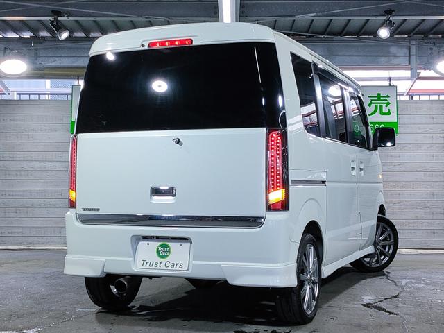 エブリイワゴン レザーセレクション　特別仕様車／ハーフレザーシート／両側パワースライドドア／ＨＤＤナビ／後席モニター／ＥＴＣ／追加スピーカー／サブウーハー／ＬＥＤヘッドライト／ＬＥＤフォグランプ／オートステップ／（4枚目）