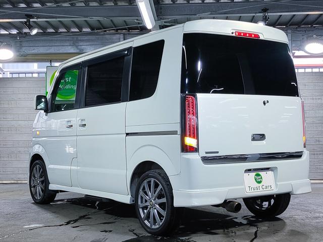 エブリイワゴン レザーセレクション　特別仕様車／ハーフレザーシート／両側パワースライドドア／ＨＤＤナビ／後席モニター／ＥＴＣ／追加スピーカー／サブウーハー／ＬＥＤヘッドライト／ＬＥＤフォグランプ／オートステップ／（12枚目）