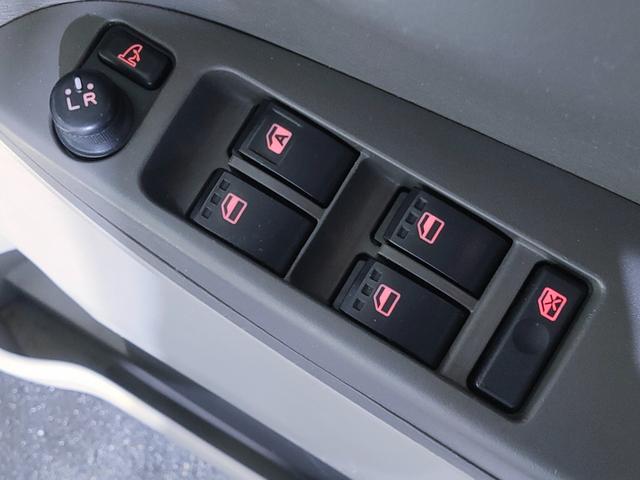 タント ウェルカムシートＸ　／助手席ターンリフト／ワンオーナー／純正ナビ／バックカメラ／パワースライドドア／１４インチ社外アルミホイール／プッシュスタート／スマートキー／オートエアコン／（32枚目）