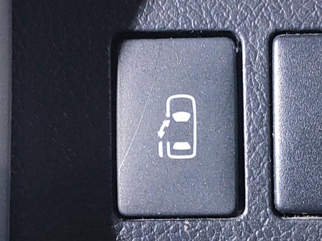 運転席からもパワースライドドア（左側）の開閉操作が可能です！
