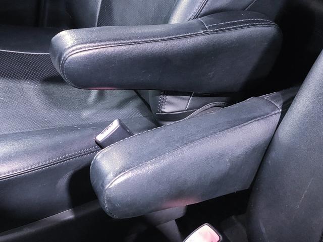 前席アームレスト！