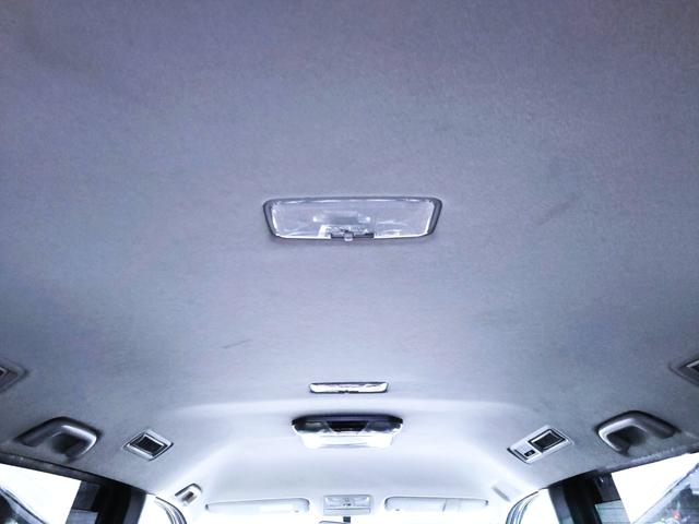 ルーフトリムに目立つような汚れや垂れはございません。