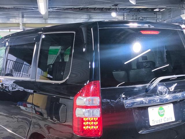 リヤガラスにはプライバシーガラス装着です！