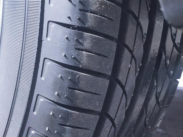 タイヤの残り溝もまだ安心です！（後席）