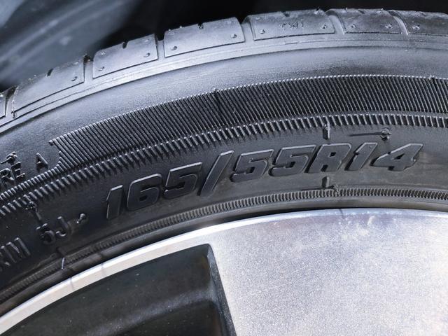 タイヤの残り溝まだまだあります☆純正１４インチアルミ☆