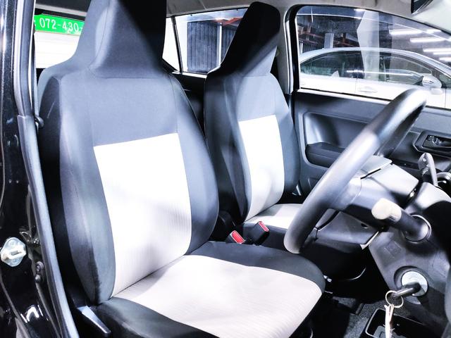 運転席シートに特に焦げ穴やシミはございません。