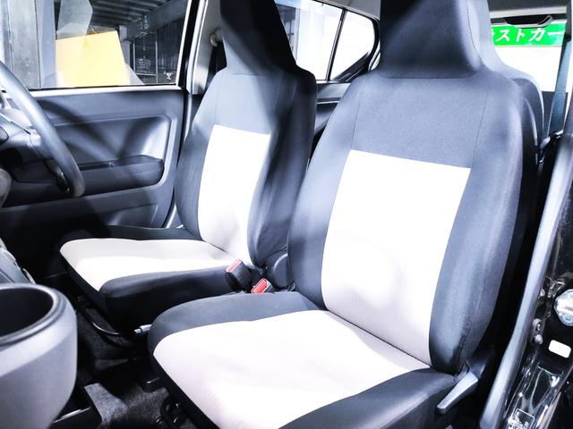 助手席シートにも特に焦げ穴やシミはございません。