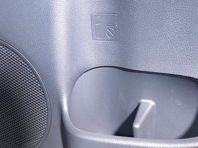 リヤドアポケットにもドリンクホルダー装着です！