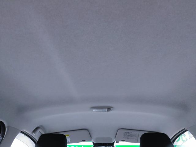 ルーフトリムに目立つような汚れや垂れはございません。