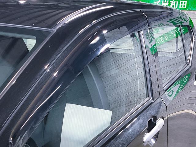 サイドバイザー装着！雨天時も窓の上部を開けることで車内換気に役立ちます！