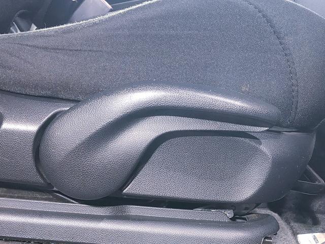 プレマシー ２０ＣＳ　禁煙車／地デジナビ／両側スライドドア／ＥＴＣ／７人乗り／フルオートエアコン／１５インチ社外アルミ（37枚目）