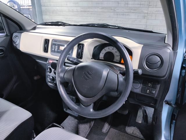 アルト F レーダーブレーキサポート装着車/5AGS/禁煙/衝突軽減/誤発進抑制/キーレス/13インチ社外アルミホイール/FM・AMラジオ付きCDプレイヤー/PS/PW/取扱説明書/記録簿/(33枚目)