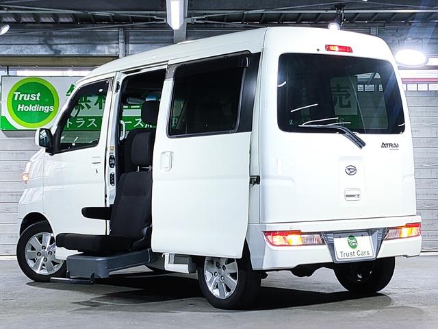 アトレーワゴン 　リヤシートリフトＳＡＩＩＩ／福祉車両／スマートアシスト／ハイルーフ／１３インチ純正アルミホイール／オートハイビーム／キーレス／ＣＤ／オートエアコン／取扱説明書／記録簿／（16枚目）