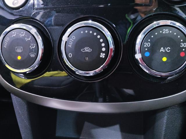 オートエアコン搭載なので常に快適な車内温度の設定が可能です！