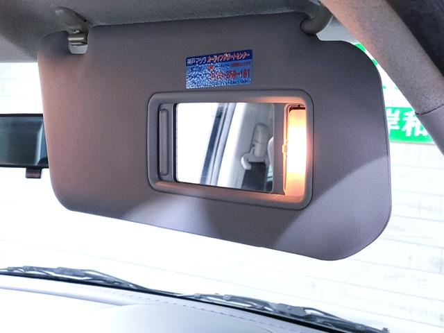 バニティミラー付きのサンバイザー！