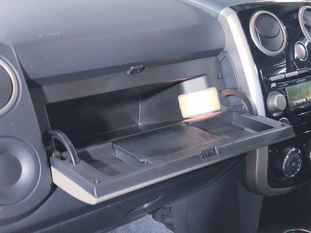 小物類の収納に便利なインパネアッパーボックス！