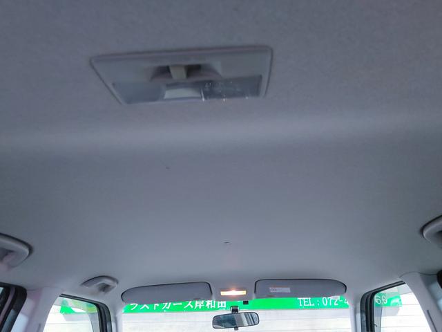 ルーフトリムに目立つような汚れや垂れはございません。