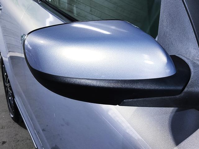 ボディ同色の電動格納ドアミラー！