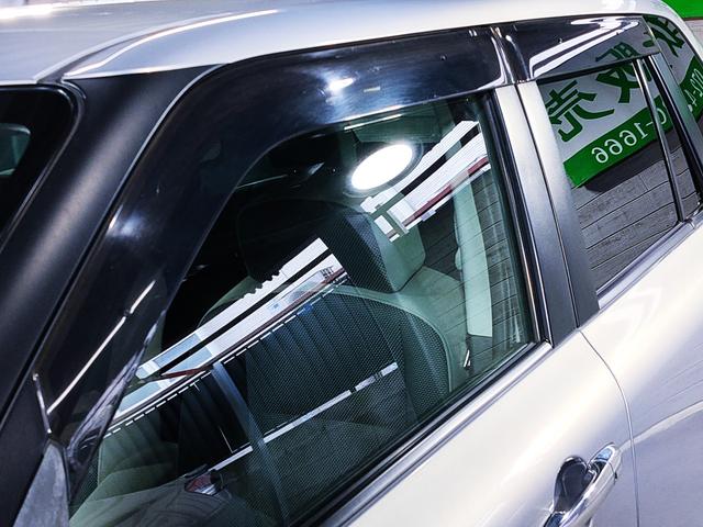 サイドバイザー装着！雨天時も窓の上部を開けることで車内換気に役立ちます！