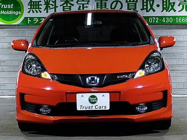 フィット ＲＳ　６ＭＴ後期型／Ｊ’ｓＲＡＣＩＮＧフルチタンマフラー／ＢＬＩＴＺ車高調ＤＡＭＰＥＲＺＺ－Ｒ／無限リアスポイラー／社外シフトノブ／Ｂｌｕｅｔｏｏｔｈ／ＵＳＢ／前後ドラレコ／ＥＴＣ／禁煙車（6枚目）