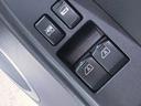 運転席・助手席ともにオート機能付きのパワーウインドウスイッチ!