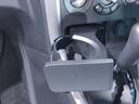 運転席からも助手席からも手の届き易いところにドリンクホルダー装着です!