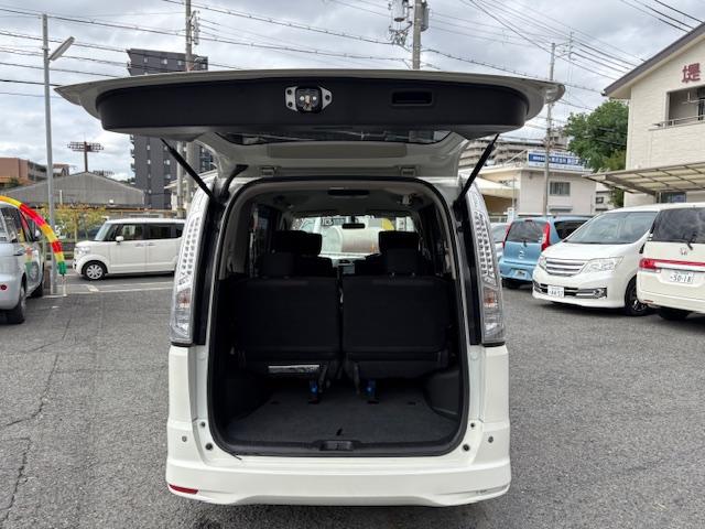セレナ ハイウェイスター　Ｓ－ハイブリッド　社外ＨＤＤナビ　ワンセグＴＶ　後席フリップダウンモニター　コーナーセンサー　クルーズコントロール　ＥＴＣ車載器　左パワースライドドア　スマートキー　Ｐスタート　純正１６ＡＷ　アイドリングストップ（7枚目）