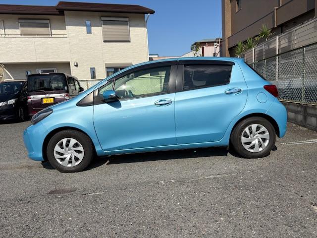 ヴィッツ 1.3F LEDエディション 純正メモリーナビ フルセグTV バックカメラ ドライブレコーダー ETC車載器 アイドリングストップ ステアリングスイッチ ワンオーナー買取入庫車両 オートライト オート電格ミラー 横滑り防止装置(6枚目)