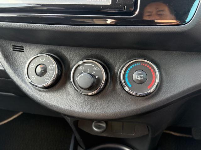 ヴィッツ 1.3F LEDエディション 純正メモリーナビ フルセグTV バックカメラ ドライブレコーダー ETC車載器 アイドリングストップ ステアリングスイッチ ワンオーナー買取入庫車両 オートライト オート電格ミラー 横滑り防止装置(14枚目)