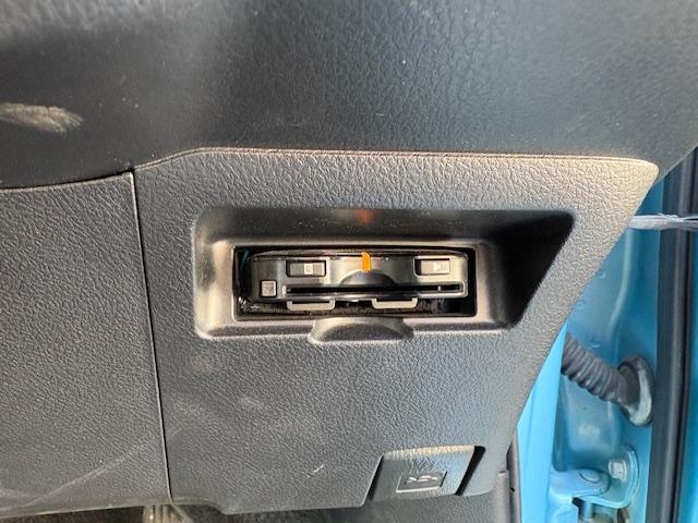 ヴィッツ 1.3F LEDエディション 純正メモリーナビ フルセグTV バックカメラ ドライブレコーダー ETC車載器 アイドリングストップ ステアリングスイッチ ワンオーナー買取入庫車両 オートライト オート電格ミラー 横滑り防止装置(17枚目)