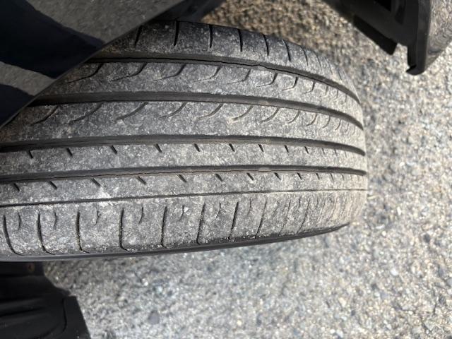 タイヤ残溝はこんな感じです♪まだまだ走行可能です♪
