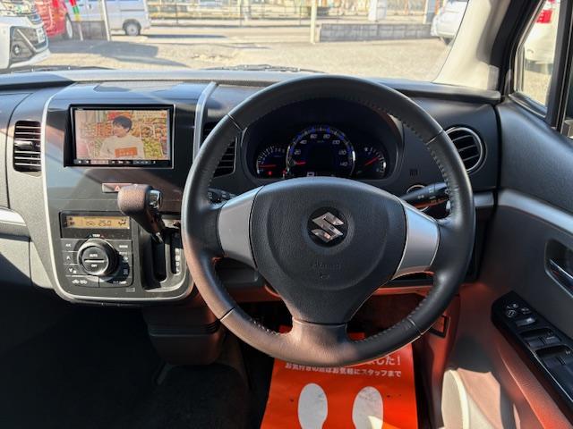 ワゴンRスティングレー リミテッド 社外メモリーナビ フルセグTV ブルーツゥース対応ナビ ドライブレコーダー ETC車載器 スマートキー Pスタート HIDヘッド オートライト オート電格ミラー ハーフレザーシート ベンチシート(9枚目)