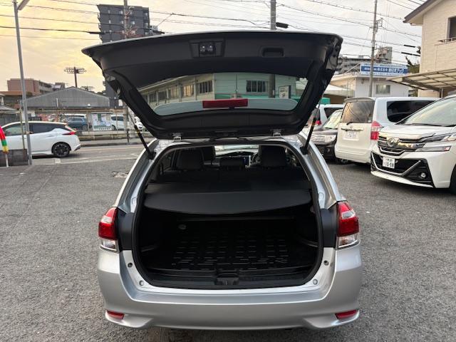 カローラフィールダー ハイブリッドG 純正SDナビ フルセグTV バックカメラ ブルーツゥース対応ナビ ETC車載器 黒革調シートカバー アイドリングストップ 横滑り防止装置 オートマチックハイビーム レーンアシスト 衝突軽減ブレーキ(6枚目)