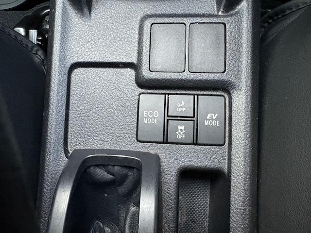 カローラフィールダー ハイブリッドG 純正SDナビ フルセグTV バックカメラ ブルーツゥース対応ナビ ETC車載器 黒革調シートカバー アイドリングストップ 横滑り防止装置 オートマチックハイビーム レーンアシスト 衝突軽減ブレーキ(19枚目)