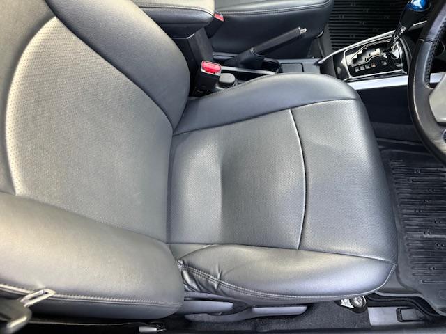 カローラフィールダー ハイブリッドG 純正SDナビ フルセグTV バックカメラ ブルーツゥース対応ナビ ETC車載器 黒革調シートカバー アイドリングストップ 横滑り防止装置 オートマチックハイビーム レーンアシスト 衝突軽減ブレーキ(21枚目)