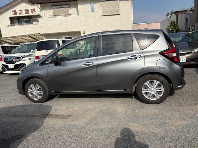 ノート 　社外メモリーナビ　フルセグＴＶ　ブルーツゥース対応ナビ　ドライブレコーダーナビ連動　ＥＴＣ車載器　スマートキー　Ｐスタート　アイドリングストップ　横滑り防止装置　レーンキープアシスト（5枚目）
