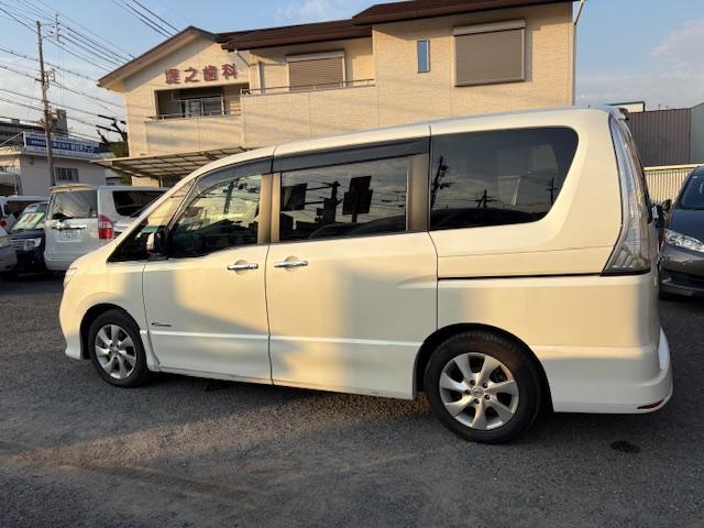 セレナ ハイウェイスター　Ｓ－ハイブリッド　純メモリーナビ　フルセグＴＶ　バックカメラ　前後カメラデジタルインナーミラー　ＥＴＣ車載器ナビ連動　室内ＬＥＤ電球　ブルーツゥース対応ナビ　クルーズコントロール　三列８人乗り　左パワースライドドア（5枚目）