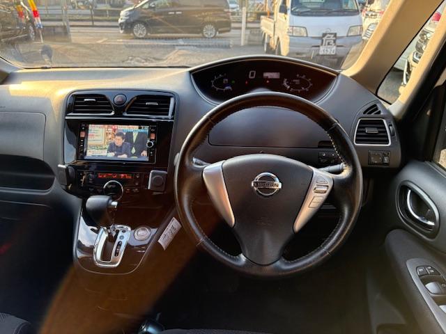 セレナ ハイウェイスター　Ｓ－ハイブリッド　純メモリーナビ　フルセグＴＶ　バックカメラ　前後カメラデジタルインナーミラー　ＥＴＣ車載器ナビ連動　室内ＬＥＤ電球　ブルーツゥース対応ナビ　クルーズコントロール　三列８人乗り　左パワースライドドア（7枚目）