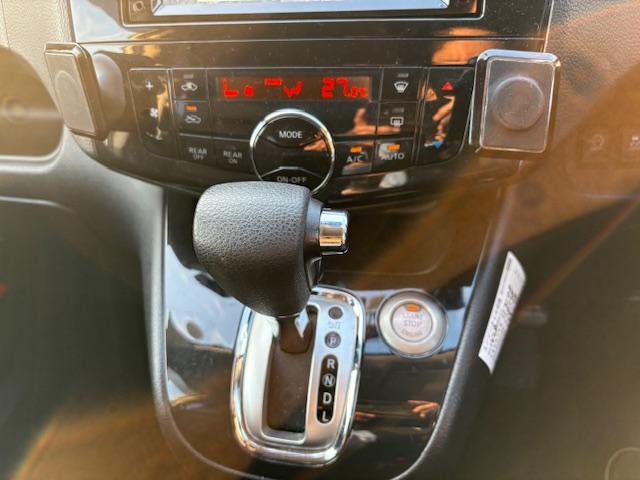 セレナ ハイウェイスター　Ｓ－ハイブリッド　純メモリーナビ　フルセグＴＶ　バックカメラ　前後カメラデジタルインナーミラー　ＥＴＣ車載器ナビ連動　室内ＬＥＤ電球　ブルーツゥース対応ナビ　クルーズコントロール　三列８人乗り　左パワースライドドア（16枚目）