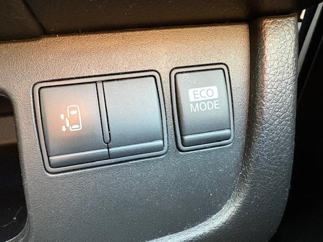 セレナ ハイウェイスター　Ｓ－ハイブリッド　純メモリーナビ　フルセグＴＶ　バックカメラ　前後カメラデジタルインナーミラー　ＥＴＣ車載器ナビ連動　室内ＬＥＤ電球　ブルーツゥース対応ナビ　クルーズコントロール　三列８人乗り　左パワースライドドア（17枚目）