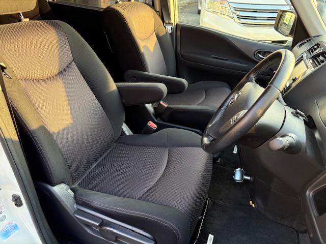 セレナ ハイウェイスター　Ｓ－ハイブリッド　純メモリーナビ　フルセグＴＶ　バックカメラ　前後カメラデジタルインナーミラー　ＥＴＣ車載器ナビ連動　室内ＬＥＤ電球　ブルーツゥース対応ナビ　クルーズコントロール　三列８人乗り　左パワースライドドア（20枚目）