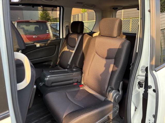 セレナ ハイウェイスター　Ｓ－ハイブリッド　純メモリーナビ　フルセグＴＶ　バックカメラ　前後カメラデジタルインナーミラー　ＥＴＣ車載器ナビ連動　室内ＬＥＤ電球　ブルーツゥース対応ナビ　クルーズコントロール　三列８人乗り　左パワースライドドア（22枚目）