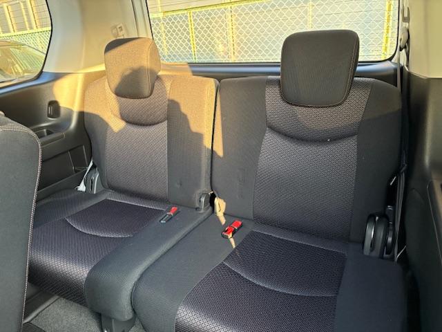 セレナ ハイウェイスター　Ｓ－ハイブリッド　純メモリーナビ　フルセグＴＶ　バックカメラ　前後カメラデジタルインナーミラー　ＥＴＣ車載器ナビ連動　室内ＬＥＤ電球　ブルーツゥース対応ナビ　クルーズコントロール　三列８人乗り　左パワースライドドア（23枚目）