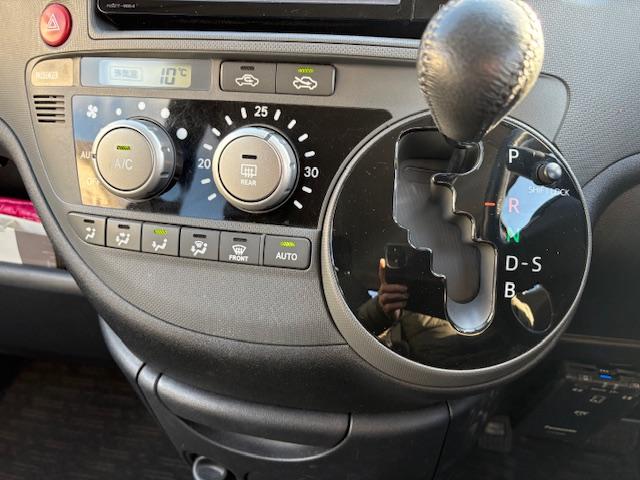 シエンタ DICE-G 純正メモリーナビ フルセグTV ブルーツゥース対応ナビ HIDヘッド 三列7人乗り 左パワースライドドア キーレス 保証書 取説 ナビ取説 フロントフォグランプ(11枚目)