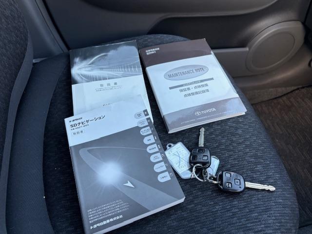 シエンタ DICE-G 純正メモリーナビ フルセグTV ブルーツゥース対応ナビ HIDヘッド 三列7人乗り 左パワースライドドア キーレス 保証書 取説 ナビ取説 フロントフォグランプ(19枚目)