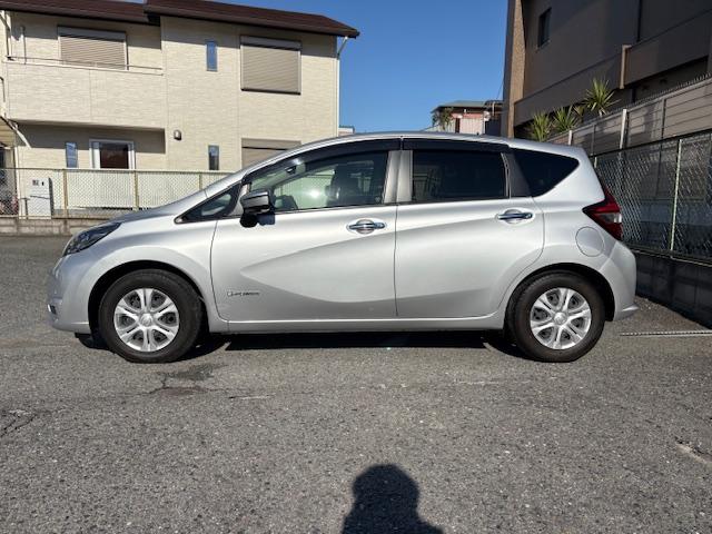 ノート e-パワー B 社外CDステレオ ETC車載器 アラウンドビューモニター スマートキー Pスタート 横滑り防止装置 コーナーセンサー 衝突軽減ブレーキ インテリルームミラー(5枚目)