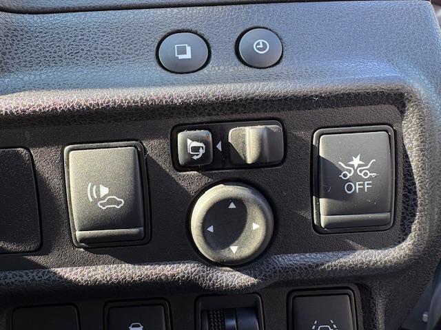 ノート e-パワー B 社外CDステレオ ETC車載器 アラウンドビューモニター スマートキー Pスタート 横滑り防止装置 コーナーセンサー 衝突軽減ブレーキ インテリルームミラー(11枚目)