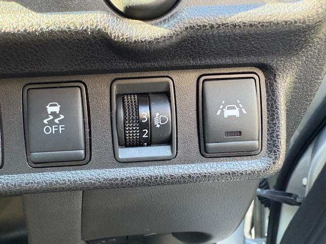 ノート e-パワー B 社外CDステレオ ETC車載器 アラウンドビューモニター スマートキー Pスタート 横滑り防止装置 コーナーセンサー 衝突軽減ブレーキ インテリルームミラー(12枚目)